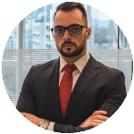 A conduta do réu de opor-se fornecer ao juízo seus dados bancários existentes no exterior, constitui crime de desobediência?