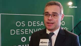 André Mendonça sobre ataques de Bolsonaro ao STF: "debate político"
