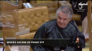 Marco Aurélio dirige-se a Bolsonaro na posse de Fux