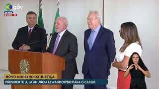 Lula anuncia Ricardo Lewandowski como novo ministro da Justiça