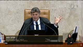 Vuvuzelas atrapalham sessão do STF; há manifestação em frente ao prédio