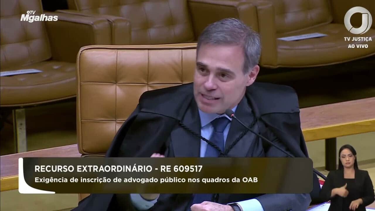 "Desrespeito à Constituição", diz Zanin, após Mendonça apoiar inscrição de advogados públicos na OAB