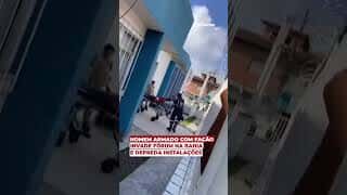 Homem armado com facão invade fórum na Bahia e depreda instalações #noticias #bahia #itacaré