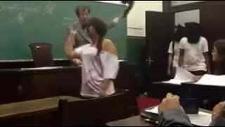 Alunos protestam contra discurso de professor sobre ditadura Alunos protestam contra discurso de professor sobre ditadura