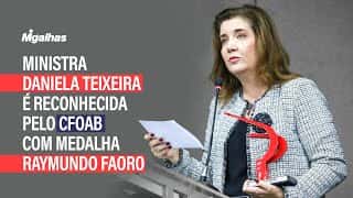 Ministra Daniela Teixeira recebe homenagem da OAB Nacional