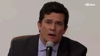 Moro deixa governo devido à interferência política na PF