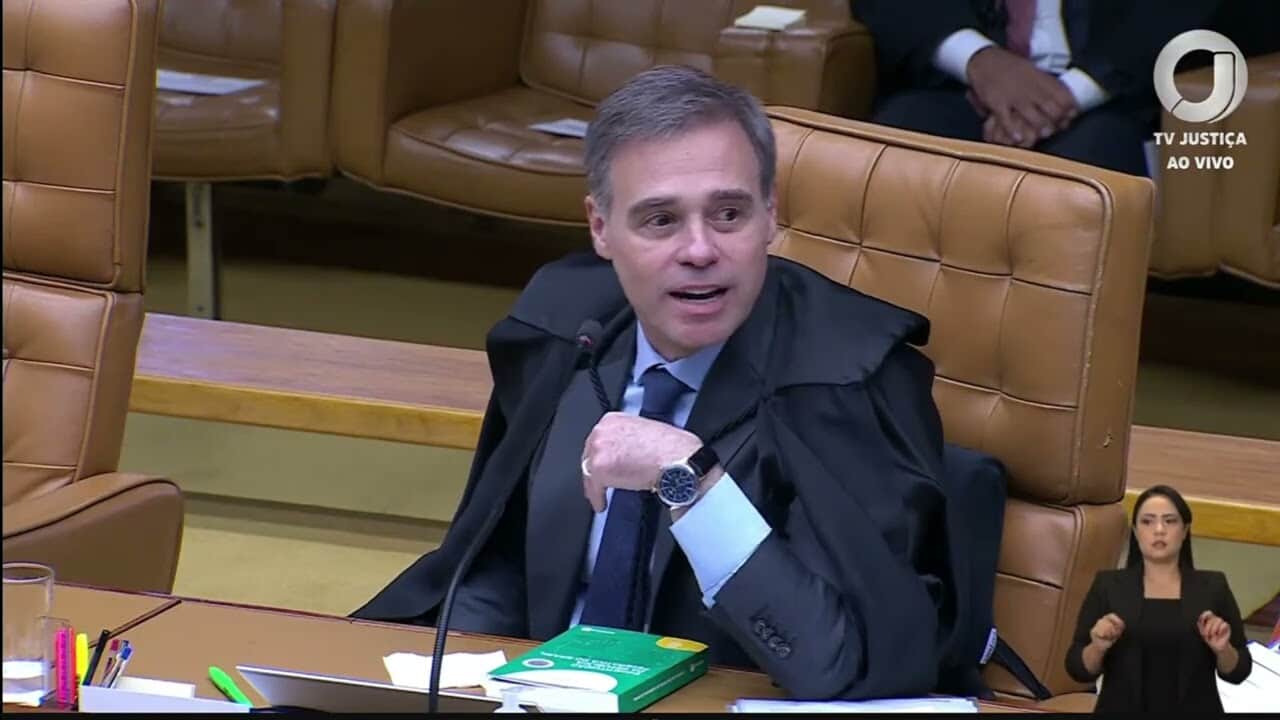 "Posso concluir?": Ministro Alexandre de Moraes repreende ministro André Mendonça