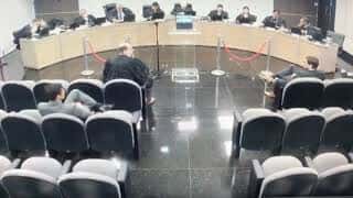 Juiz do TRE/AM deseja que advogados morram de câncer durante sessão Juiz do TRE/AM deseja que advogados morram de câncer durante sessão
