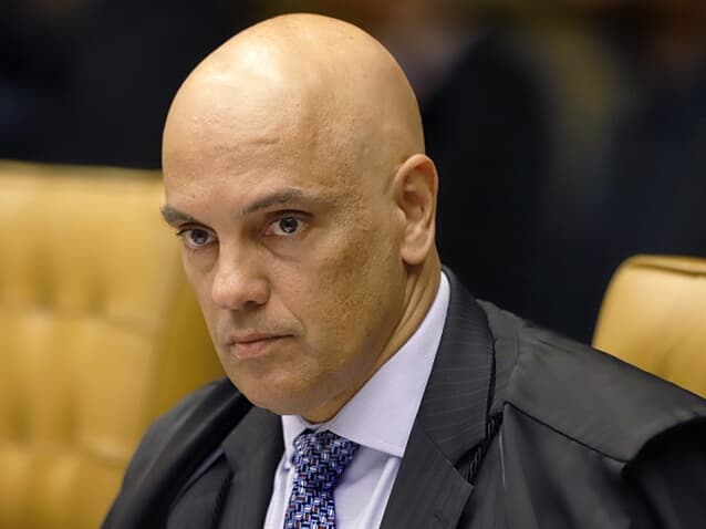 Votação de impeachment de Witzel atraiu poucos manifestantes à escadaria da  Alerj - Rio - Extra Online