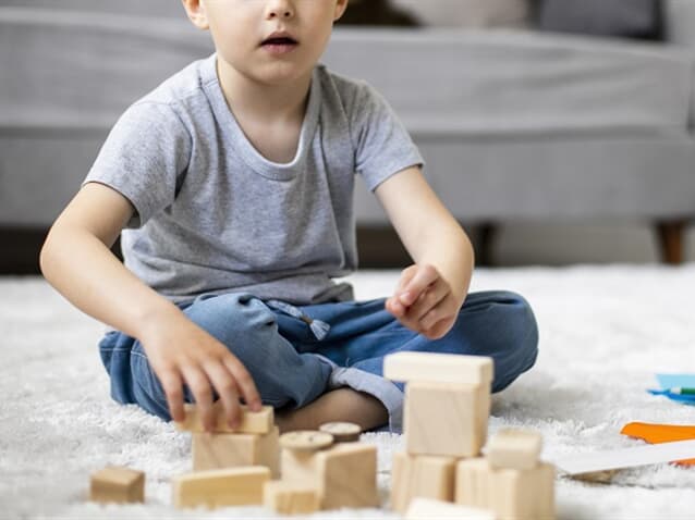 Plano deve cobrir tratamento de criança autista sem limitar sessões