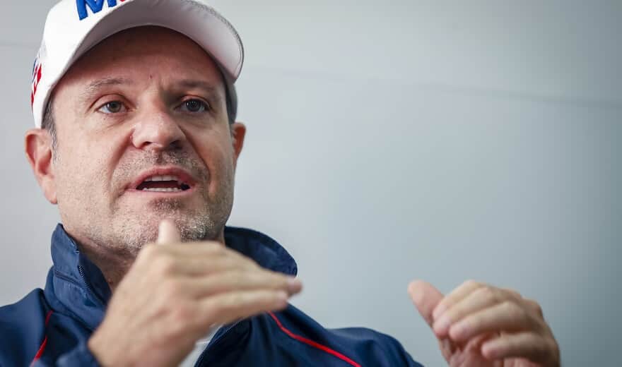 Queda de avião: Rubens Barrichello pede que buscas por