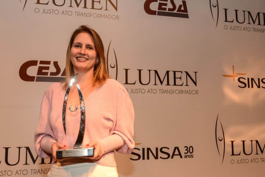 Fernanda Martorelli recebe Prêmio Lumen (Imagem: Felipe Lampe)