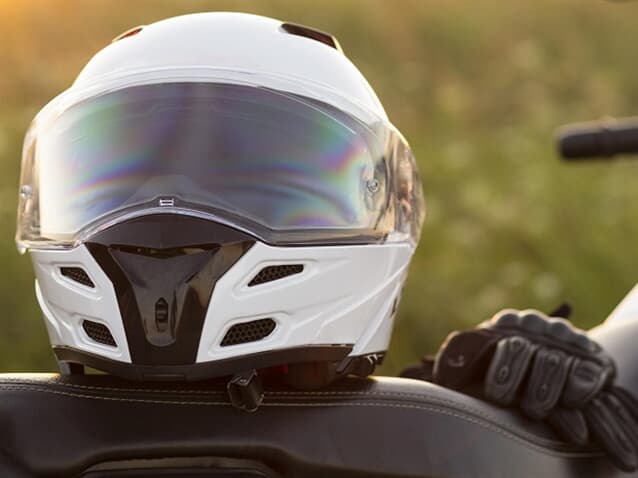 Estacionamento não é responsável por capacete furtado de motocicleta