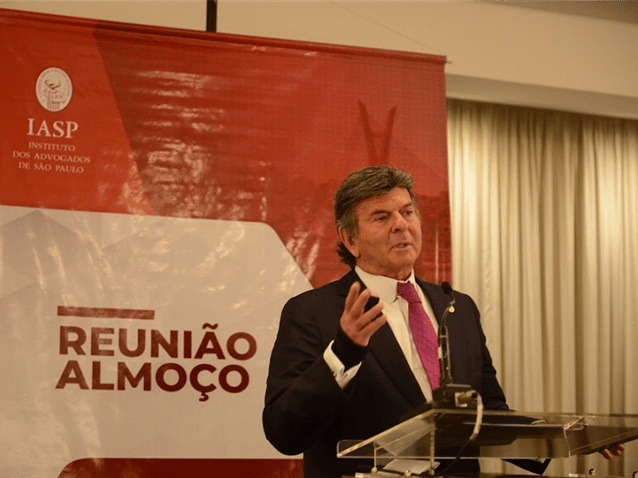 Ministro Luiz Fux em reunião-almoço do IASP (Imagem: Divulgação IASP)