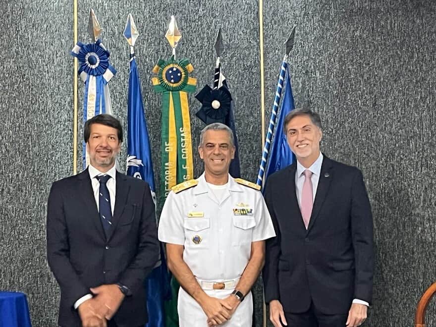 Alessander Lopes Pinto, vice-almirante Salgueirinho e Bernardo Mendes Viana (Imagem: Divulgação Lopes Pinto Advogados Associados)