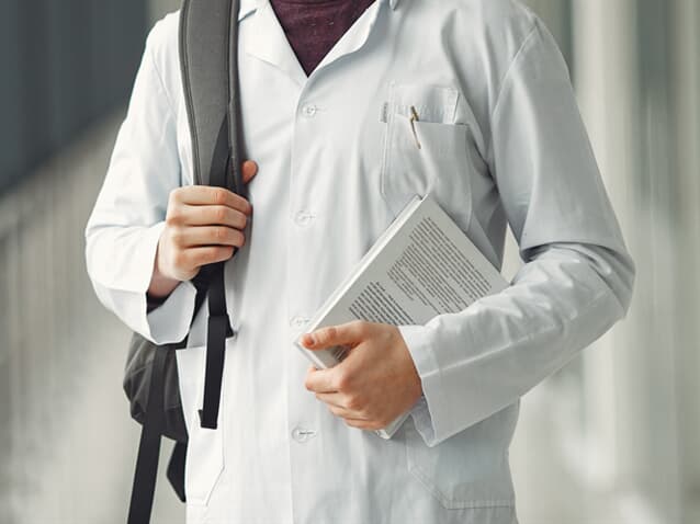 Estudante de Medicina poderá transferir de faculdade sem fazer prova