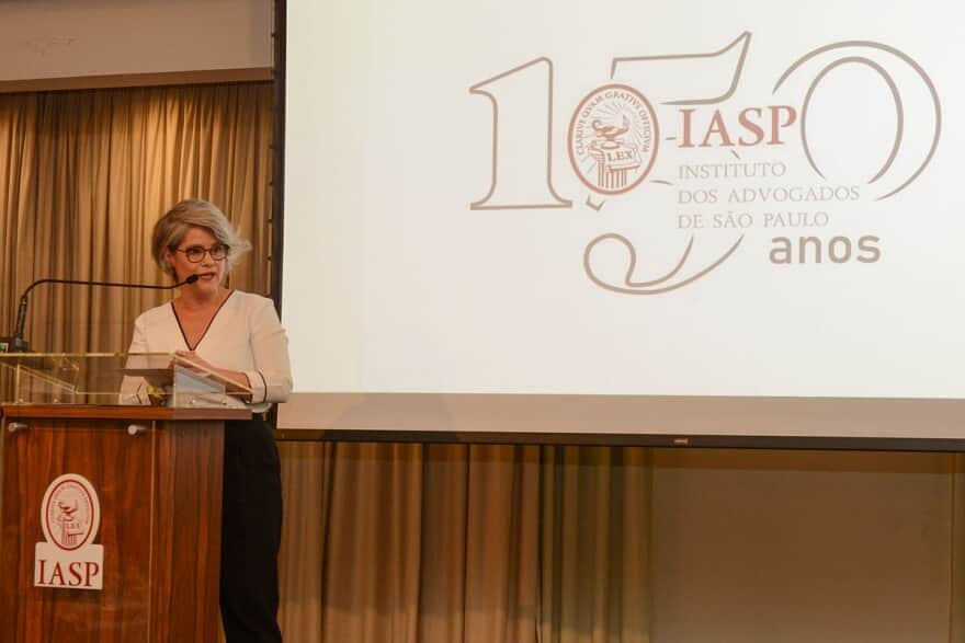 Presidente da OAB/SP, Patrícia Vanzolini, durante Reunião-almoço do IASP. (Imagem: Foto: Felipe Lampe)