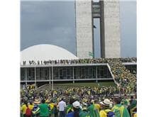 Autoridades reagem à invasão de bolsonaristas em Brasília