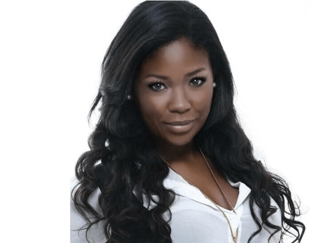 Karina Miranda é autora do artigo "Nasce uma mãe, nasce uma advogada". (Imagem: Reprodução LinkedIn)