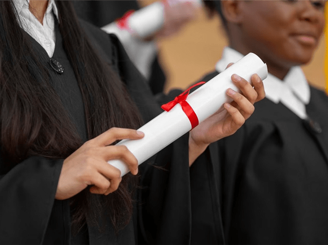 Aliança Jurídica pela Equidade Racial completa cinco anos e apoia programa de bolsas para jovens negros na graduação em Direito. (Imagem: Freepik)