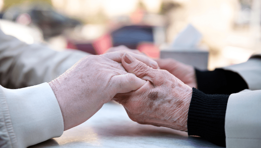 PGR manifestou-se pela constitucionalidade da separação obrigatória de bens para relações conjugais celebradas por idosos acima de 70 anos. (Imagem: Freepik)