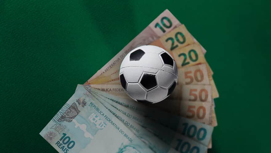 Times de futebol poderão emitir ações e captar recursos com crowdfunding. (Imagem: Freepik/Arte Migalhas)