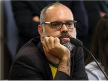 Folha e jornalista não indenizarão Allan dos Santos por reportagem