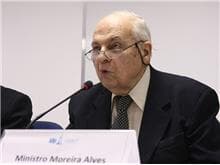 Morre, aos 90 anos, Moreira Alves, ministro aposentado do STF