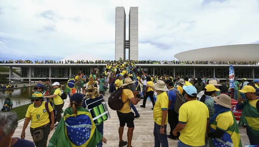 Todos juntos vamos, pra frente Brasil, Brasil salve a energia