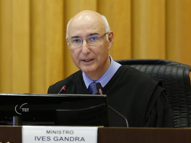 Ministro Ives Gandra afasta vínculo em contrato de franquia com a Prudential