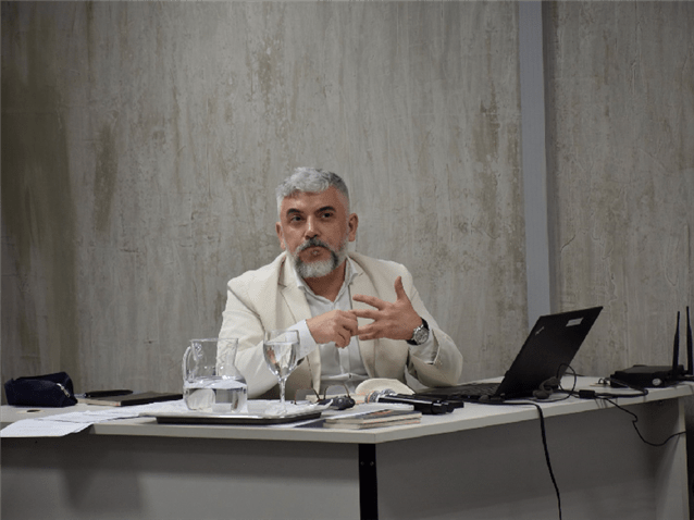 Gustavo Justino de Oliveira conduz curso para magistrados federais