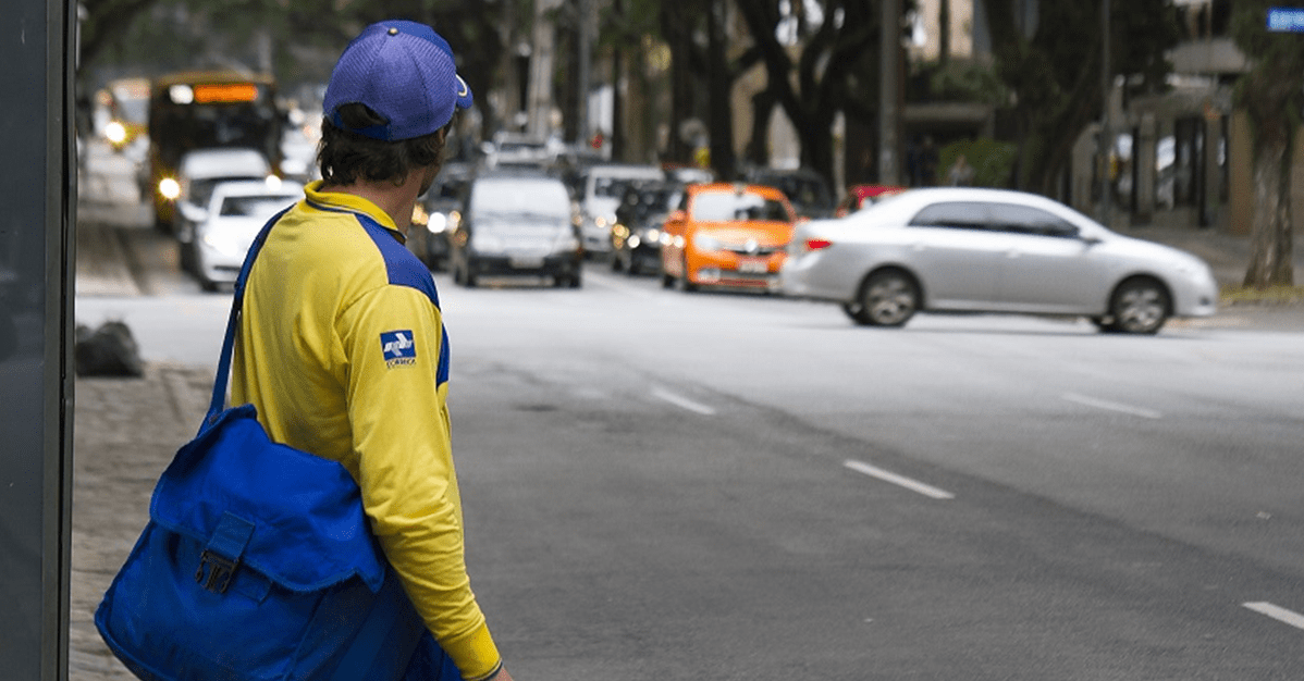 Carteiro tem jornada reduzida para cuidar de filhos com autismo e tdah - migalhas