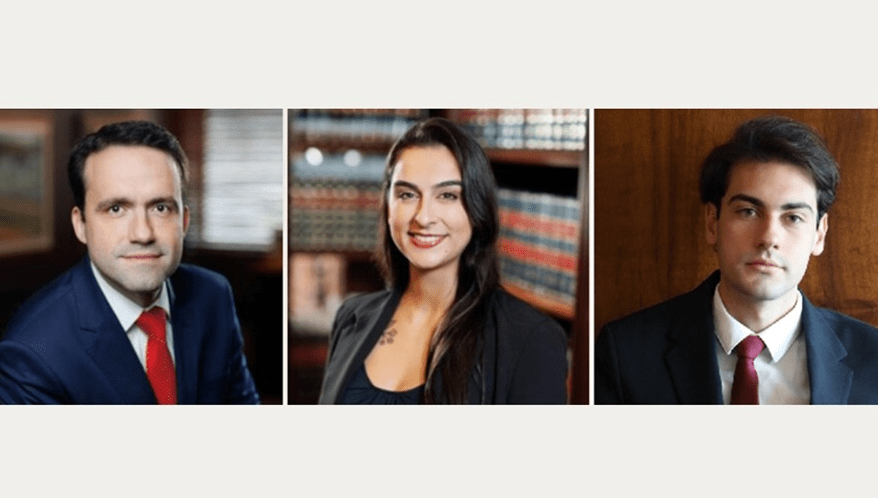 Guilherme Alonso, Victoria de Barros e Silva e Vinicius Silvestre representaram o escritório no evento de premiação da Great Place to Work. (Imagem: Divulgação)