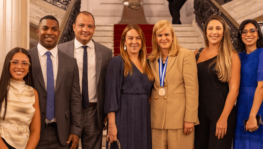 Da esquerda para direita: Lorena Pontes, Adriano Almeida, Bruno Medeiros Durão, Sylvia Drumond, Ana Tereza Basilio, Vanessa Suzano Durão e Suelen Cunha. (Imagem: Imagem: Carol Rozeira)