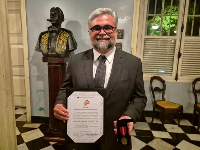 Mauricio Corrêa da Veiga é homenageado pelo TRT-6 com a Comenda Conselheiro João Alfredo Corrêa de Oliveira (Imagem: Divulgação)