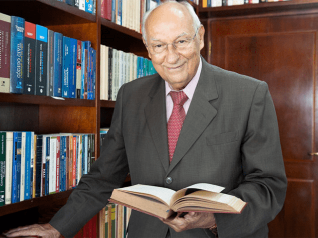 APET homenageia o jurista Ives Gandra da Silva Martins