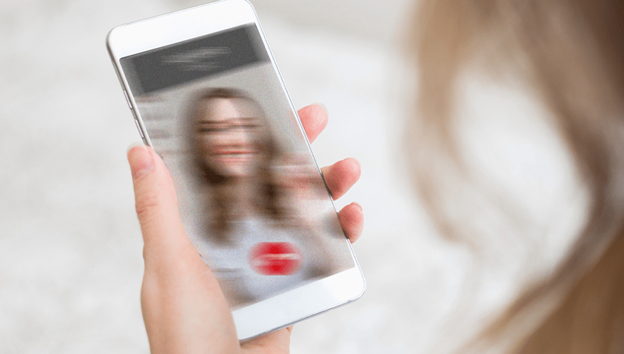 Cartão consignado por videochamada é considerado válido pelo TJ/GO.  (Imagem: Adobe Stock)