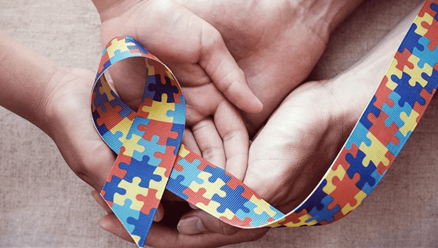 TJ/DF concena clínica a indenizar mãe e filho autista por maus-tratos durante internação.  (Imagem: Freepik)