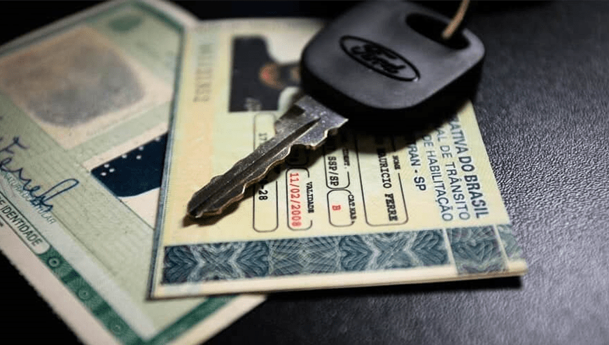 Juíza mantém ex-dono responsável por multas de carro vendido há 11 anos sem aviso ao Detran/SP.  (Imagem: Aloisio Mauricio /Fotoarena/Folhapress)