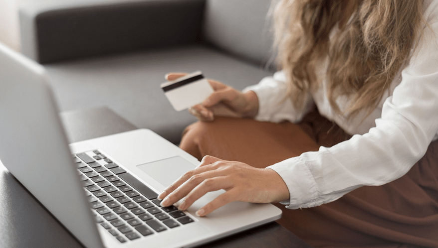 Cliente enganada por link falso será indenizada por falha bancária.  (Imagem: Freepik)