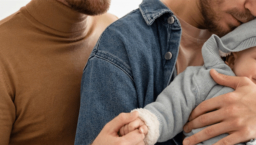 STF decidirá se homem em casal homoafetivo pode ter licença-maternidade.  (Imagem: Freepik)