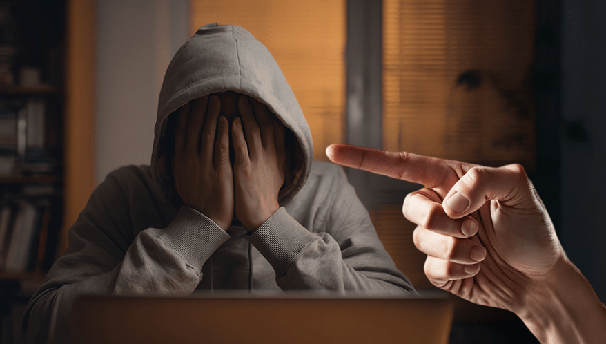 Instituição para idosos deve indenizar trabalhador vítima de xenofobia.  (Imagem: Adobe Stock)