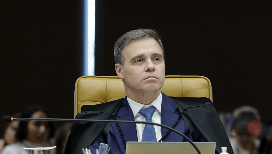Ministro André Mendonça pediu mais prazo para analisar se empresas podem manter ICMS em operações interestaduais de combustíveis.  (Imagem: Rosinei Coutinho/STF)