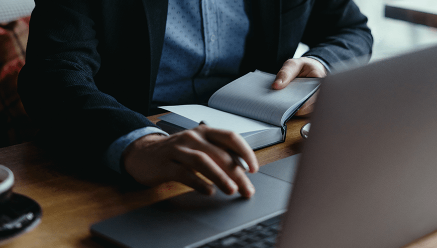 TRT-3 aplica multa por má-fé a sindicato que citou jurisprudências falsas. (Imagem: Freepik)