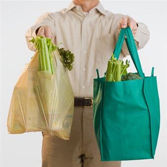 Supermercados devem compensar fim das sacolas plásticas